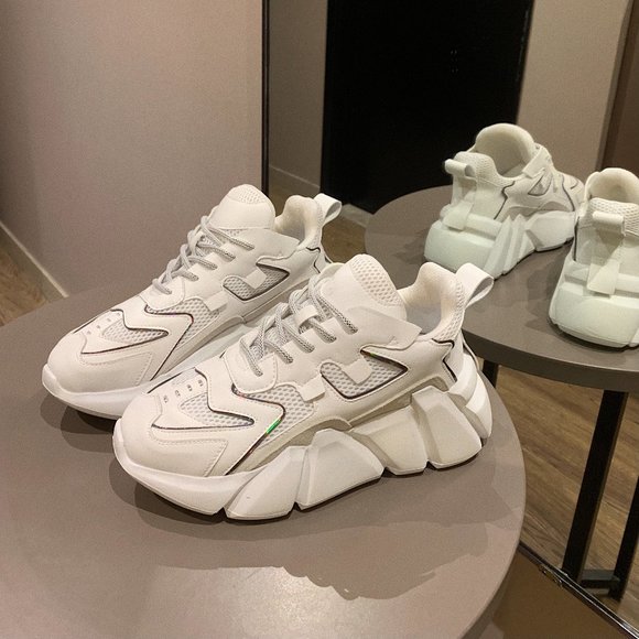 sports shoes - Picture 1 of 1